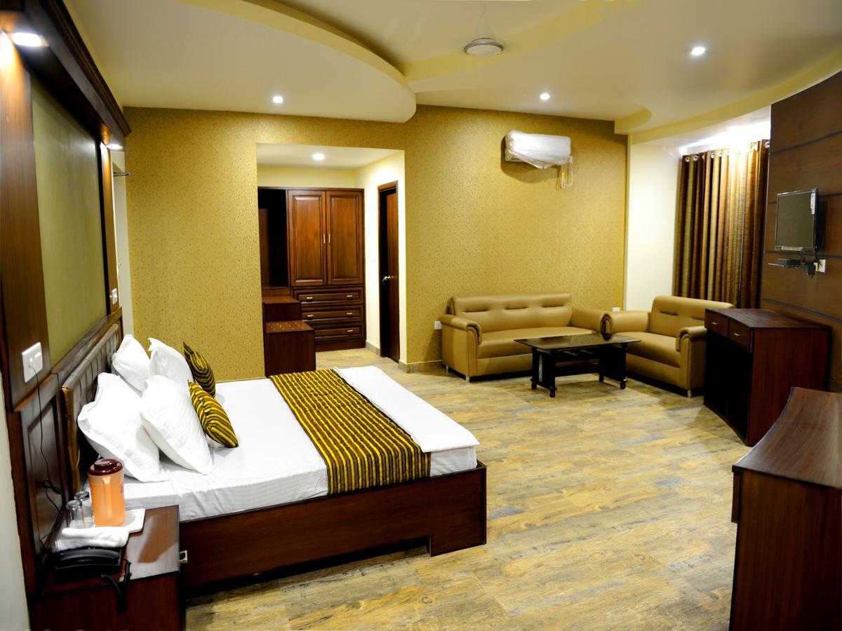Anurag Hotel Катра Екстер'єр фото